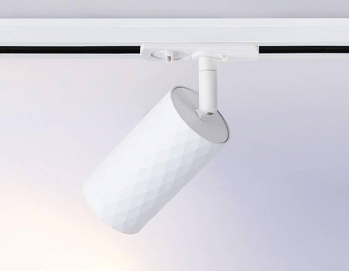 Трековый светильник Ambrella light Track System GL5131 Трековый светильник Ambrella light Track System GL5131 за 1 310 ₽ в наличии с доставкой по России. Трековые светильники. Интернет-магазин каталог товаров актуальные цены и остатки